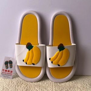 BANANAS beach slippers white and yellow BNWT